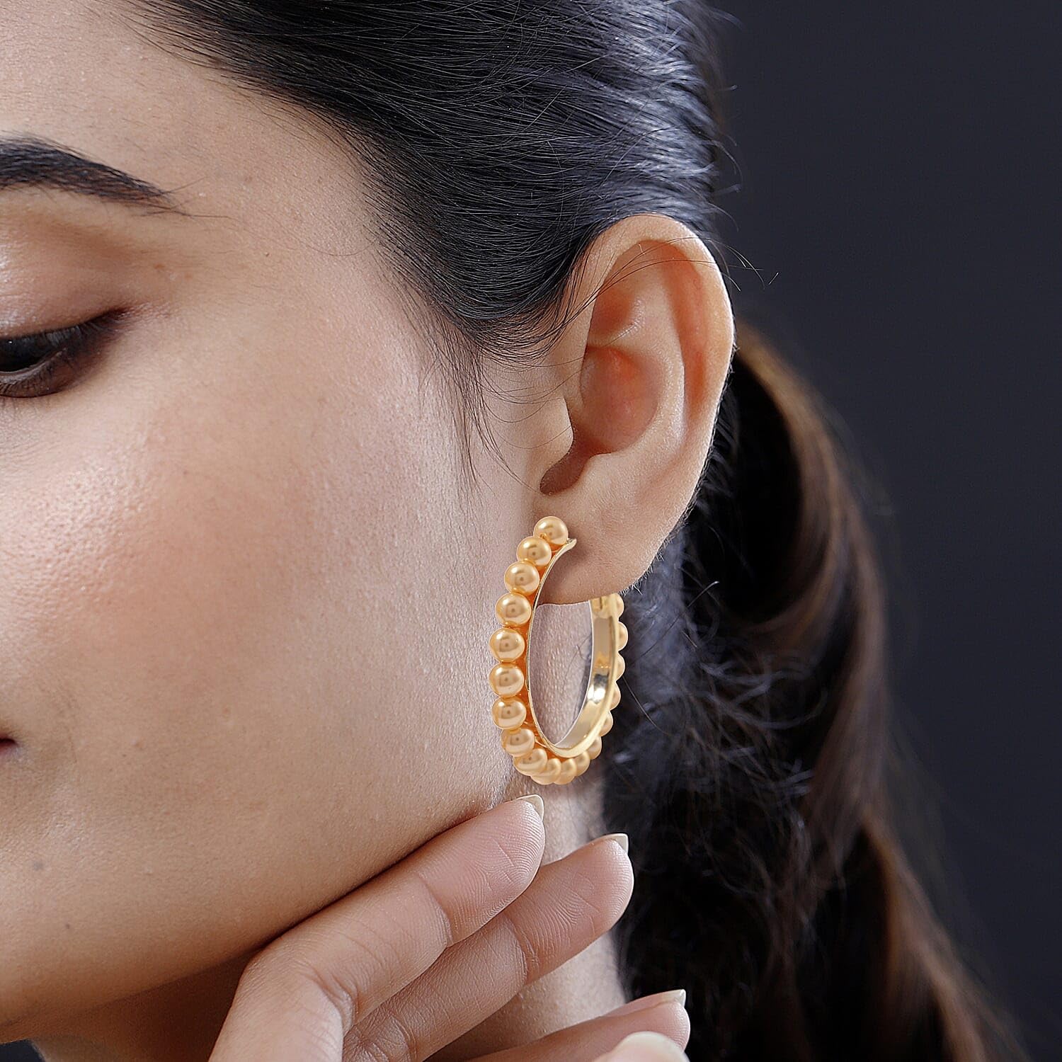Shop LC Golden Color Shell Pearl Hoop Earrings in ION Plated Yellow Gold Stainless Steel - Image 3